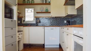 Fridge, stovetop, dishwasher, coffee/tea maker