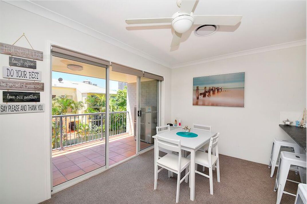 Beautiful 2 Bedroom Retreat  ( 1 min from tramline) — image 2