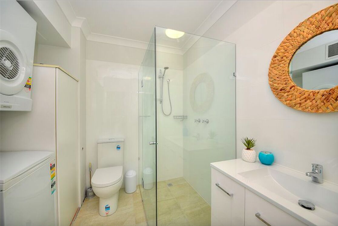Beautiful 2 Bedroom Retreat  ( 1 min from tramline) — image 8