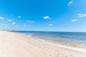 Beach nearby, sun loungers, beach towels