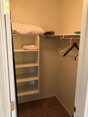 Interior - 3 Bedroom, 2 Bath near Pantano Wash (Tucson)