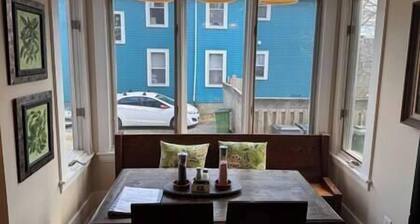 Nostalgic 1930's Oasis Boutique Style - Downtown