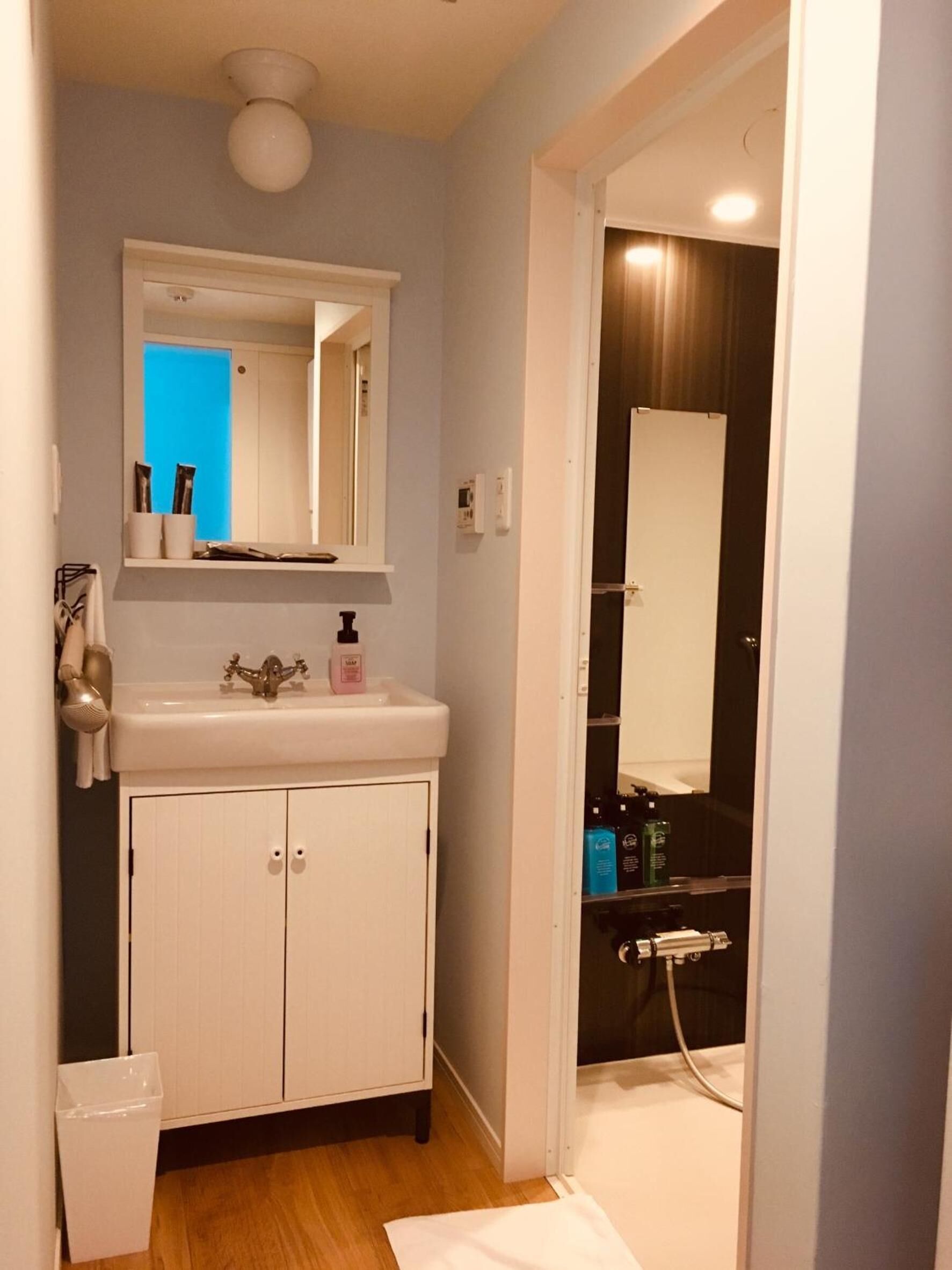 separate bathtub and shower, deep-soaking bathtub, free toiletries