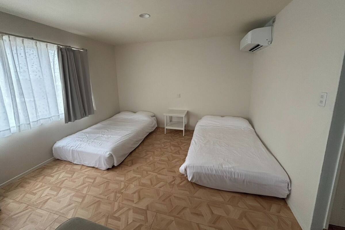 Coffres-forts dans les chambres, bureau, Wi-Fi gratuit, draps fournis
