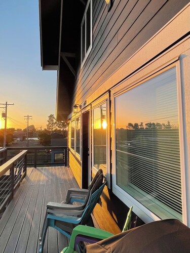 Immaculate 3 tarina talo, lähellä rantaa ja jokea, perhe hauskaa, ja koira ystävällinen!