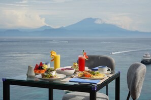 Daily continental breakfast (IDR 200000 per person)