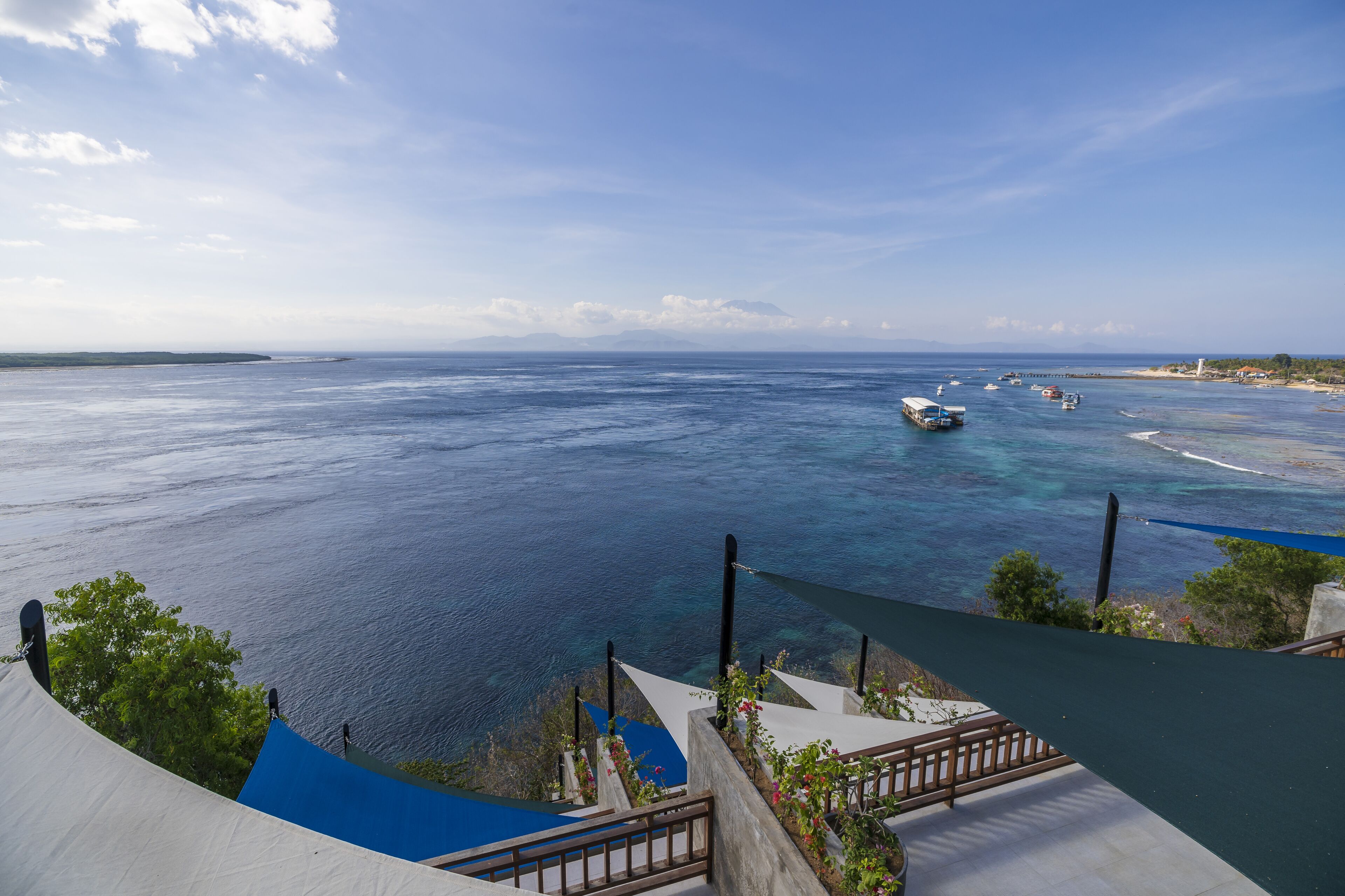 Vista para praia/oceano