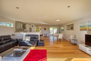 House, 3 Bedrooms | Living area | Flat-screen TV - Seaview Apartment (Binalong Bay)