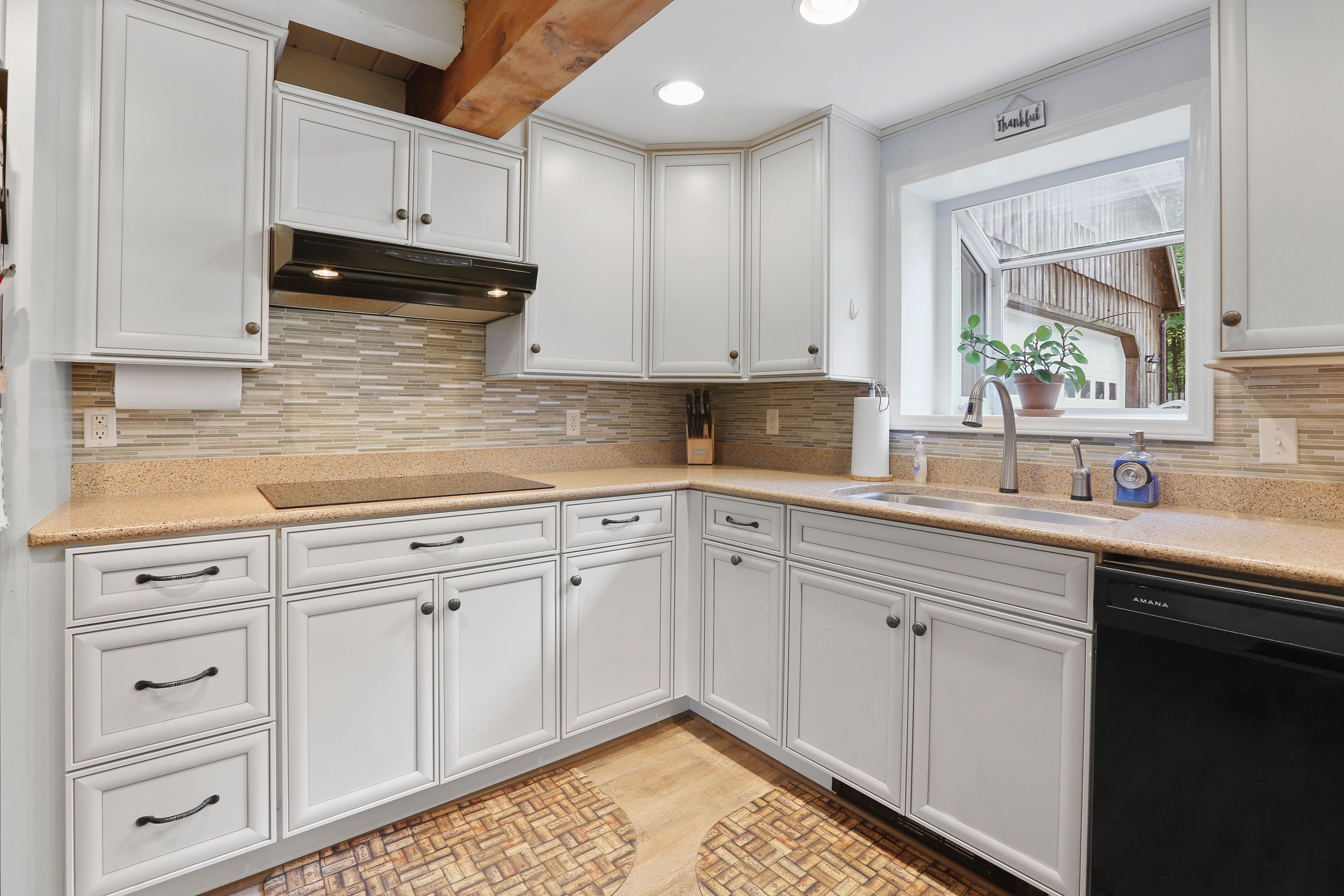 Scenic Post and Beam Home Overlooking Canandaigua Lake! Sleeps 10