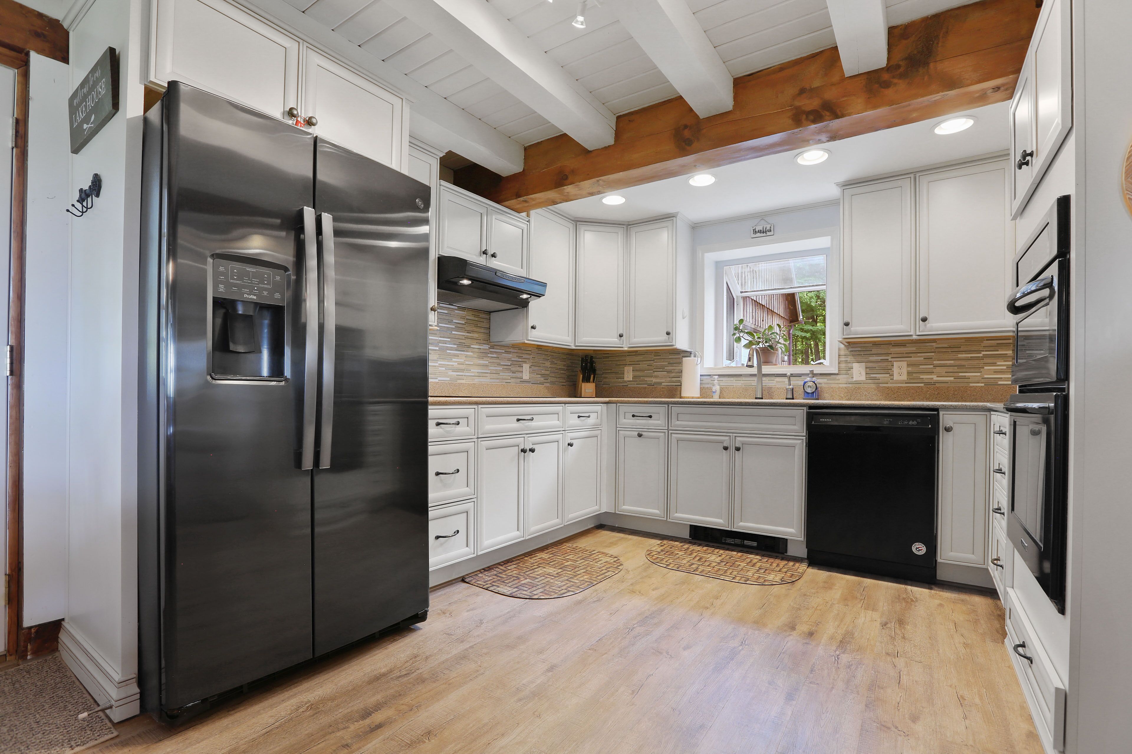 Scenic Post and Beam Home Overlooking Canandaigua Lake! Sleeps 10