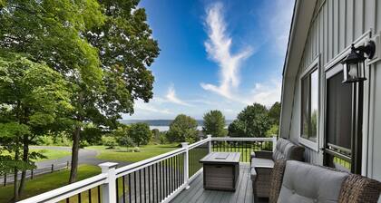 Whole House, Scenic Post and Beam Home Overlooking Canandaigua Lake! Sleeps 10