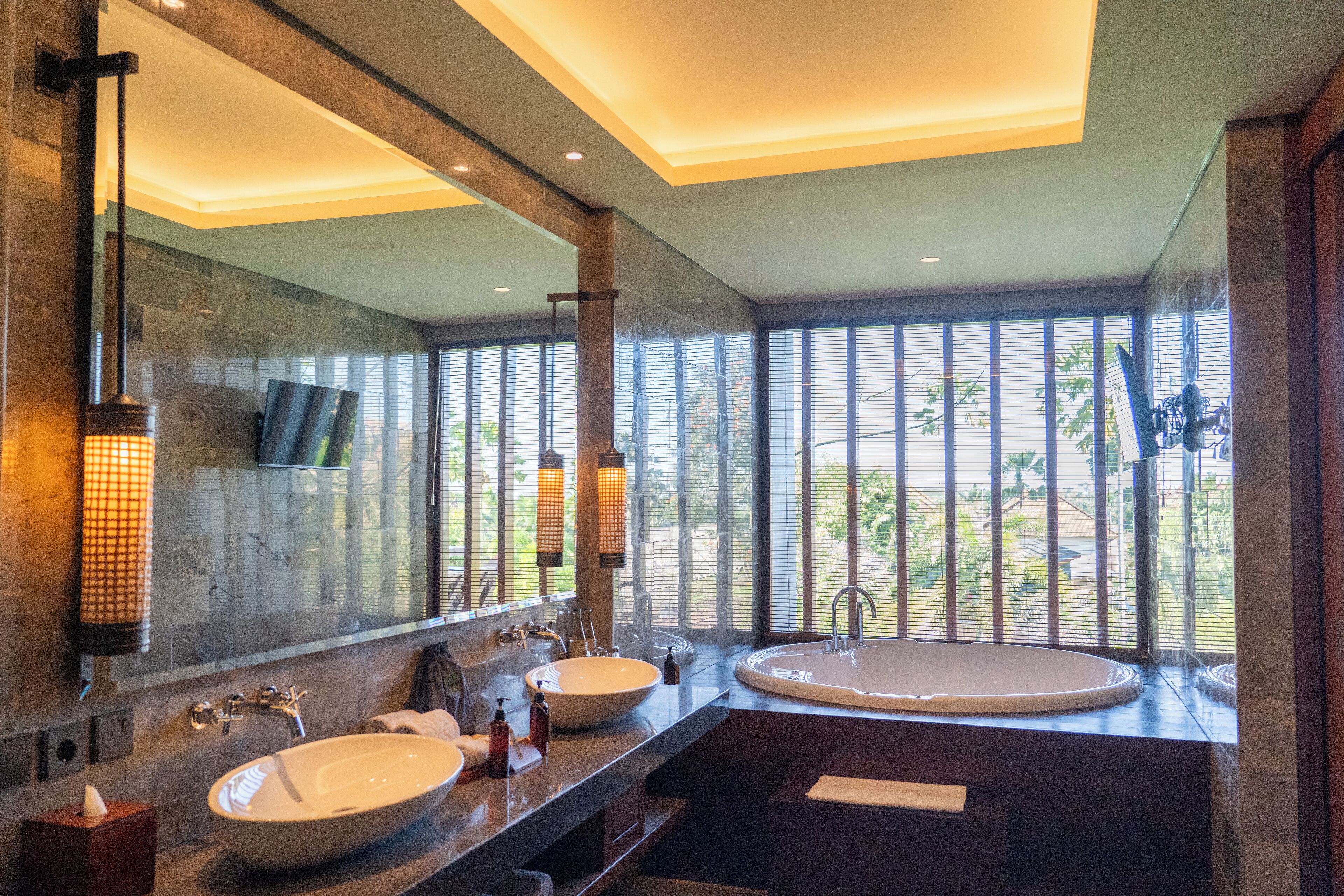 bisma royal suites | bathroom | free toiletries, hair dryer, bathrobes, slippers