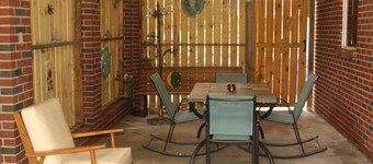 FANTASTIC PRICE !! FOR CHARLESTON!!<br>2 BR HOUSE <br>NO HIDDEN FEES <br>