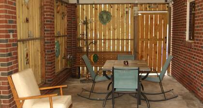 FANTASTIC PRICE !! FOR CHARLESTON!!<br>2 BR HOUSE <br>NO HIDDEN FEES <br>