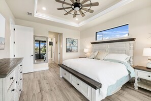 3 bedrooms, in-room safe, iron/ironing board, travel cot - Tropical Paradise found. / deep water canal ...pool (Cape Coral)