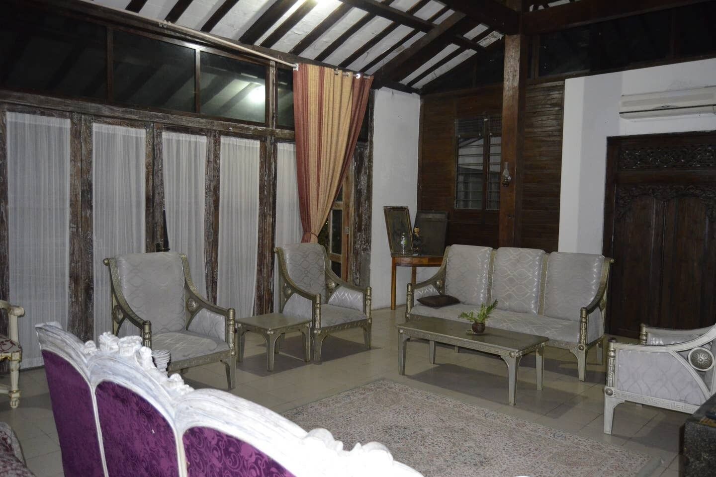House of Art Gallery with 3 BR - 10 Min to Sanur Beach