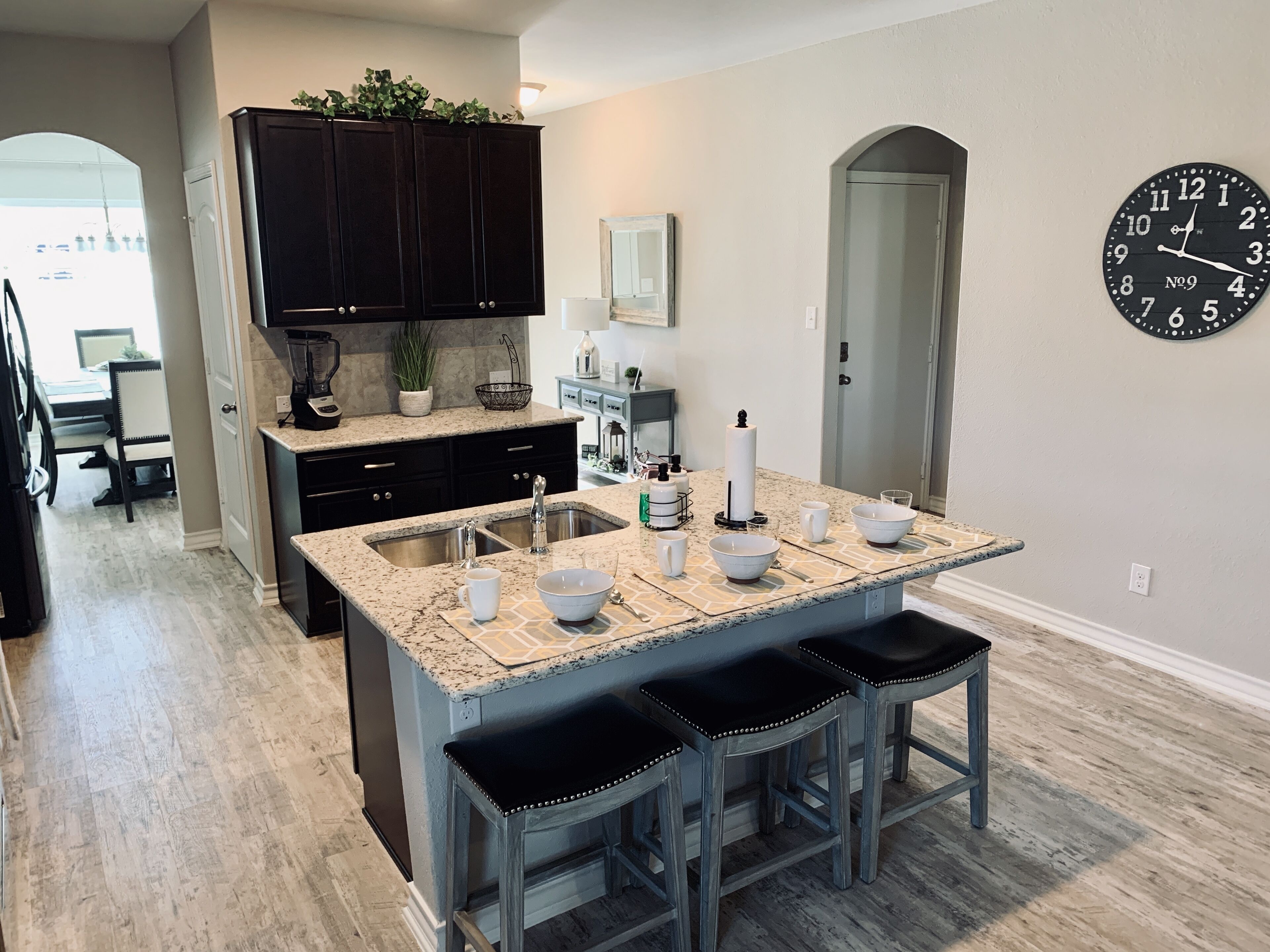  Home away from Home-Lackland Graduation *BMT*/Sea World & Six Flags Family Vaca