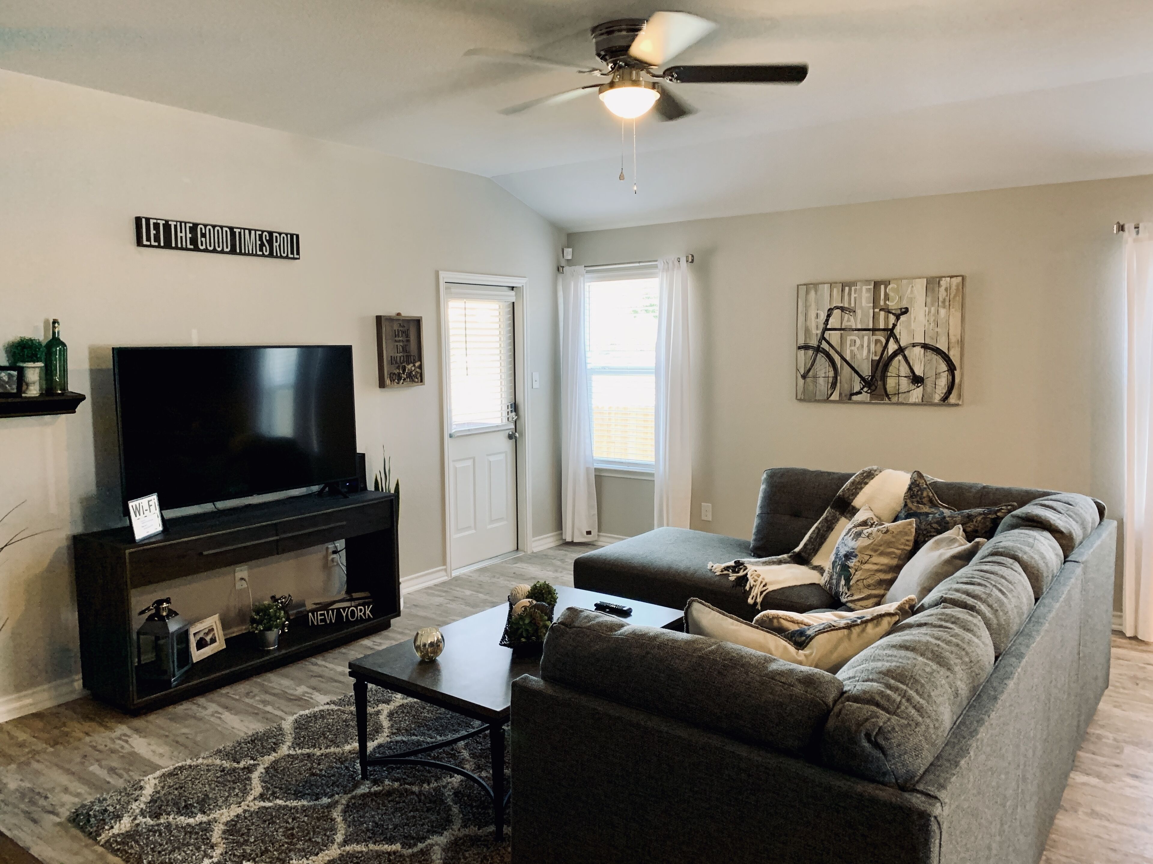  Home away from Home-Lackland Graduation *BMT*/Sea World & Six Flags Family Vaca