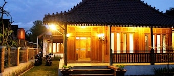 Anugro's Homestay By The Grand Java