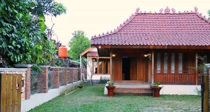 Anugro's Homestay By The Grand Java