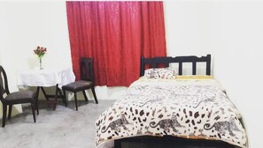 Double Room | Desk, laptop workspace, free WiFi