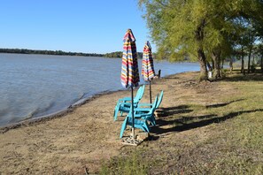 Beach nearby, sun-loungers, beach towels