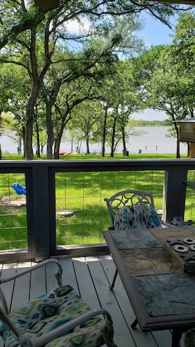 Gorgeous Hidden gem Lake front Studio. Come rewind. Pet friendly