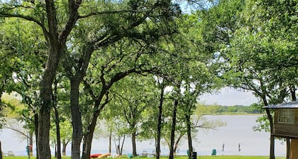 Gorgeous Hidden gem Lake front Studio. Come rewind. Pet friendly