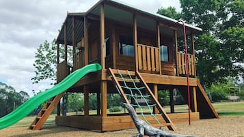 Children’s play area – outdoor