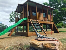 Zona de juegos infantil al aire libre