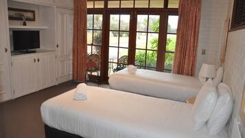 Residence (4 King beds / 8 King Singles) | 6 bedrooms, premium bedding, pillowtop beds, desk