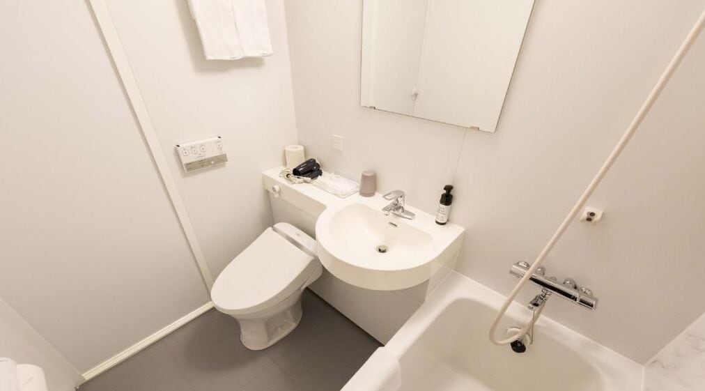 shower, free toiletries, hair dryer, slippers