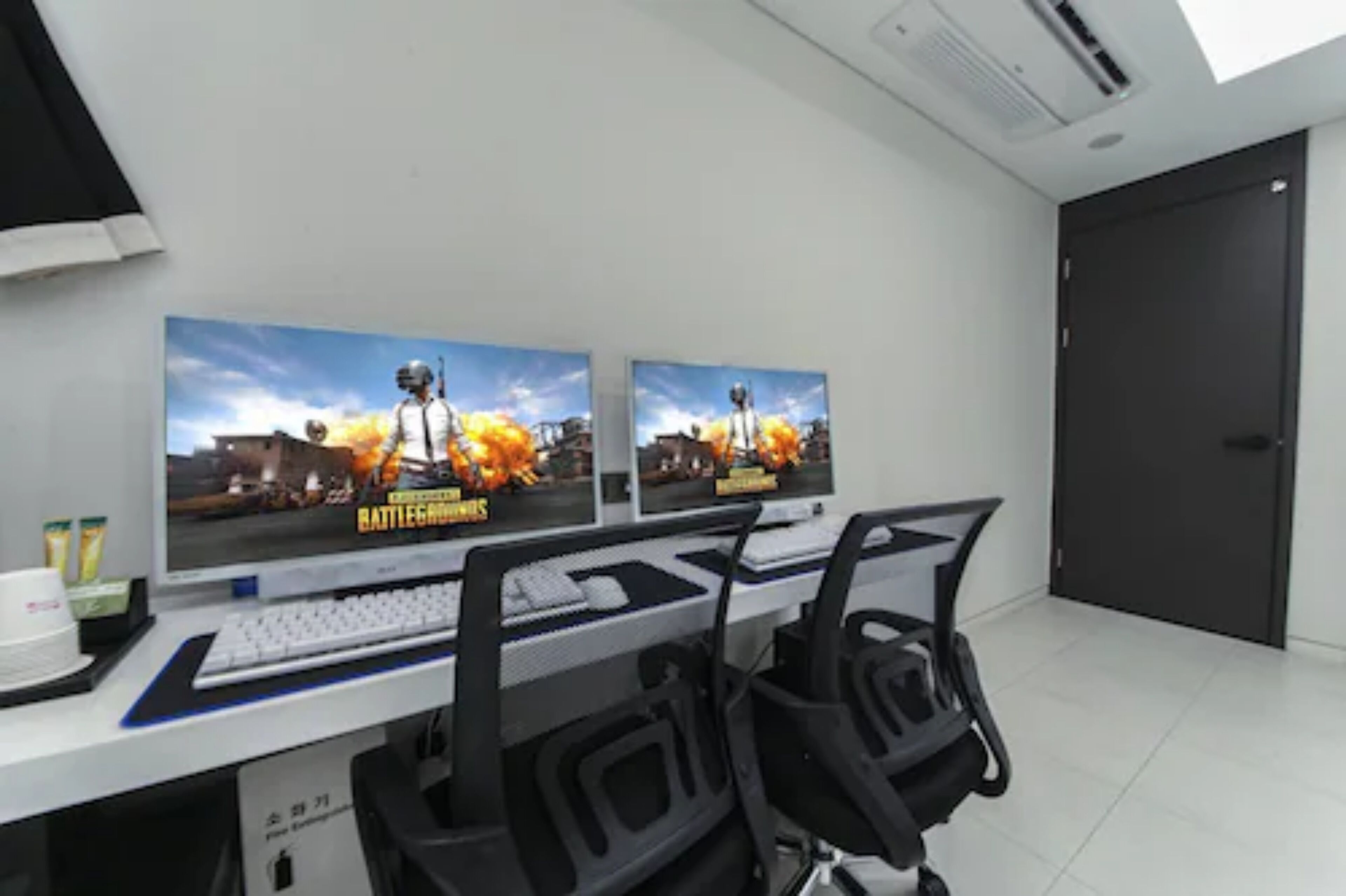 royal double room, 1 double bed | 1 bedroom, minibar, individually decorated, desk