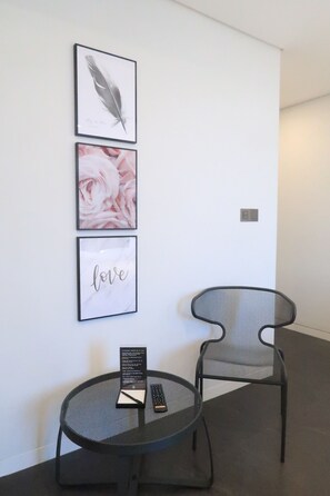 Deluxe Twin Room | Minibar, individually decorated, desk, blackout drapes - Zam 101 Hotel (Busan)