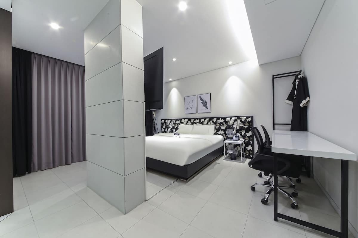 Deluxe Couple Room