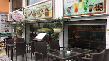 Breakfast, lunch, dinner served; Vietnamese cuisine