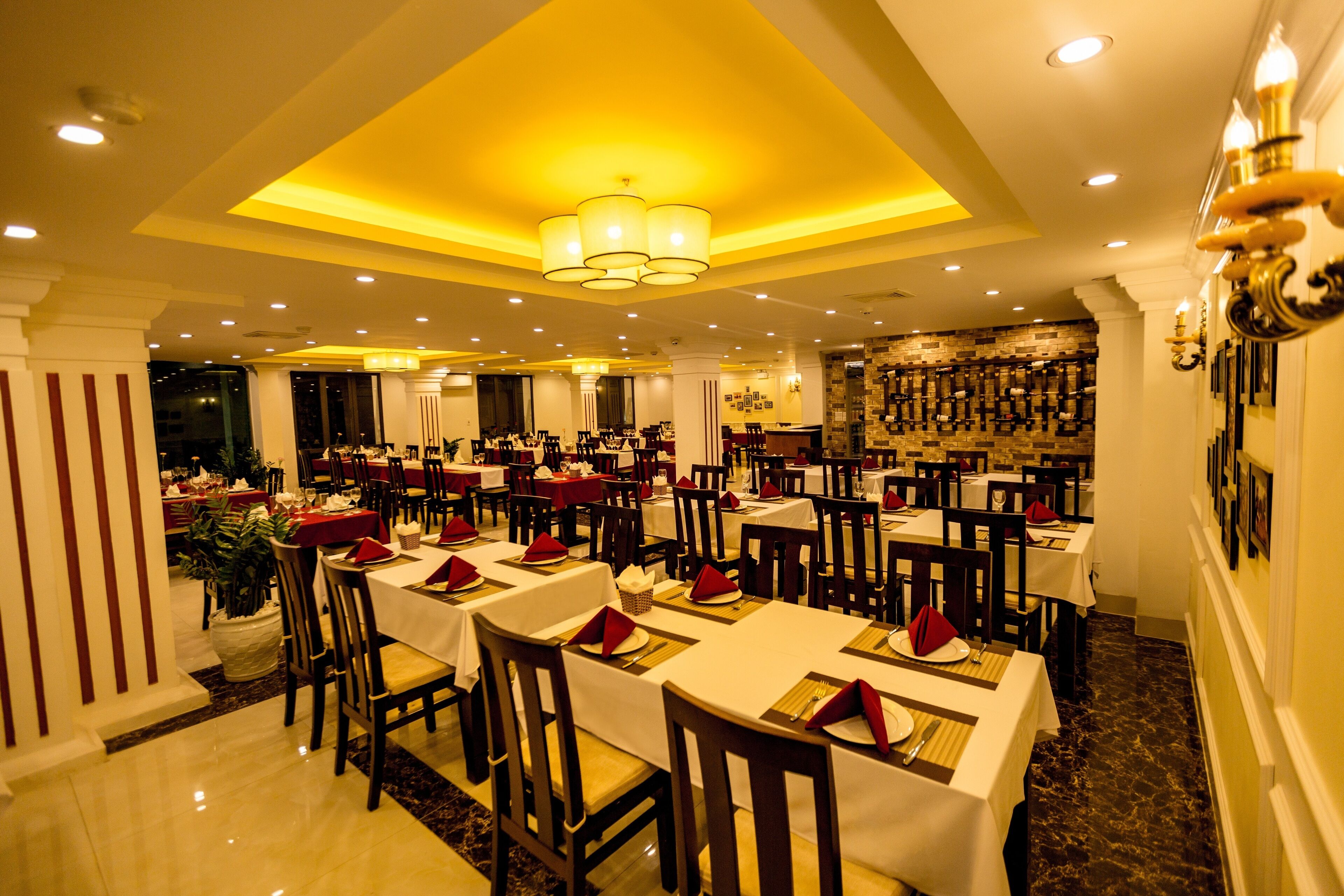 Breakfast, lunch, dinner served; Vietnamese cuisine 