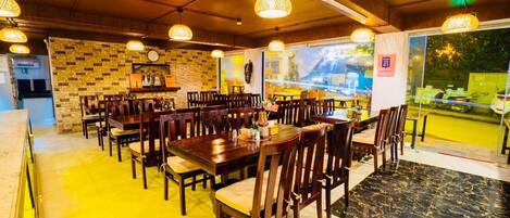 供应早餐、午餐和晚餐,越南菜