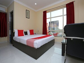 Room - OYO 4439 Aura Inn (Bengaluru)