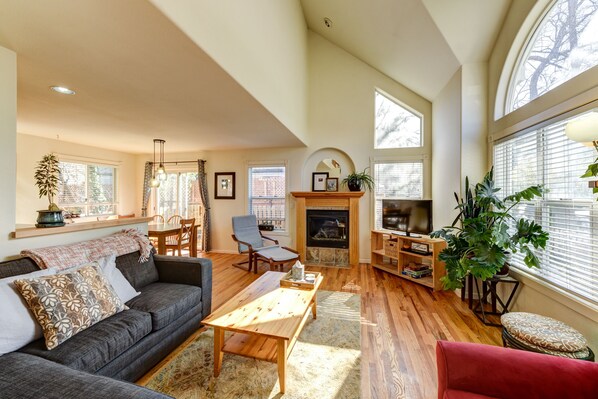 TV, fireplace, DVD player