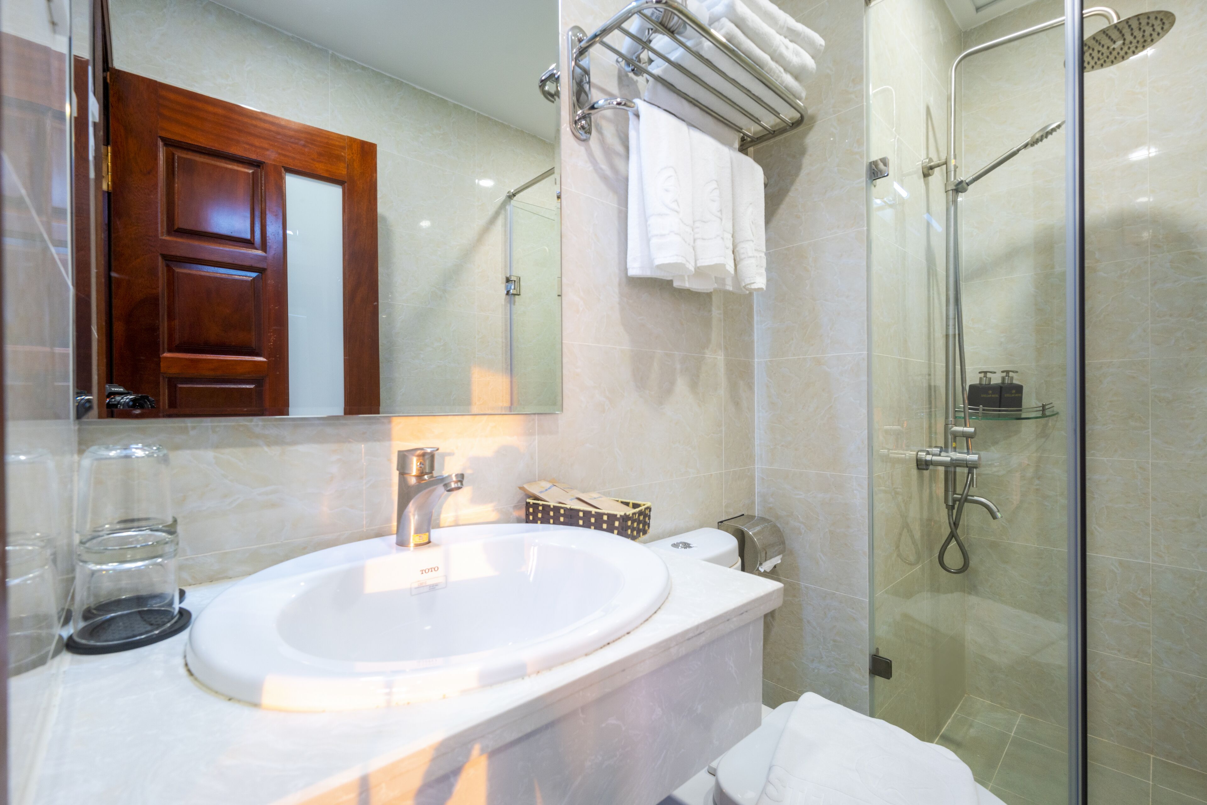 deluxe sea double or twin room | bathroom | shower, free toiletries, hair dryer, bathrobes