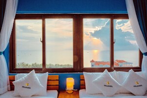 Habitación triple Premium | Jardines del alojamiento