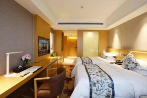Habitación Deluxe con 2 camas individuales | Escritorio, cortinas blackout, wifi gratis y ropa de cama 