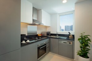 Fridge, microwave, dishwasher, coffee/tea maker - DAMAC Maison Prive (Dubai)