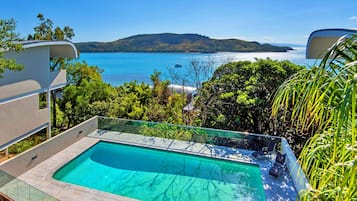 3 outdoor pools, pool umbrellas, pool loungers