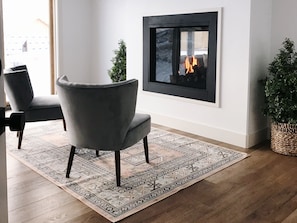 Interior - New / Modern / Lakeside /  Fireplace Wi-Fi West Yellowstone The Islandpark House (Island park)