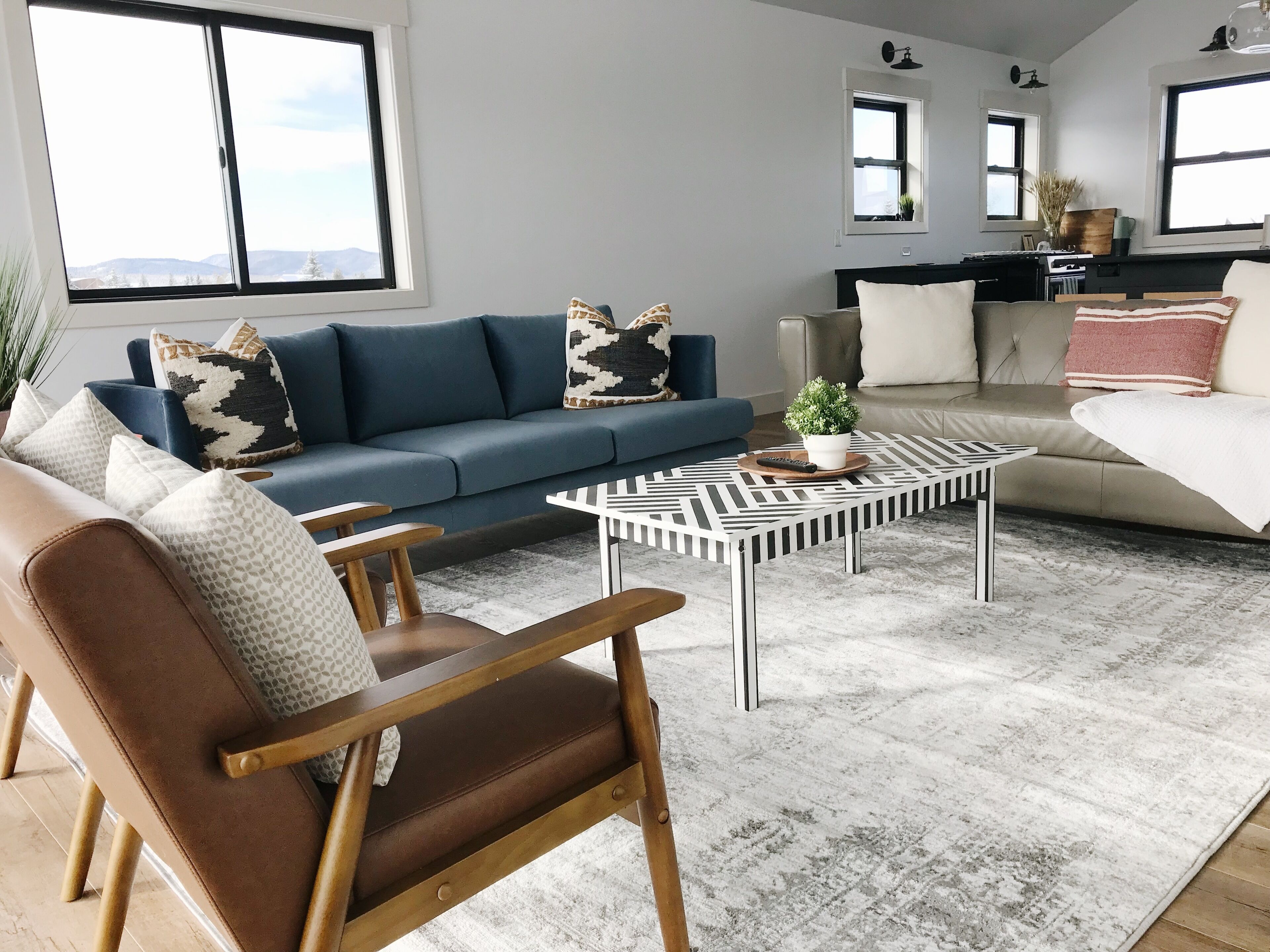 New / Modern / Lakeside /  Fireplace Wi-Fi West Yellowstone The Islandpark House