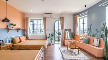 Light Room | Minibar, desk, blackout drapes, soundproofing