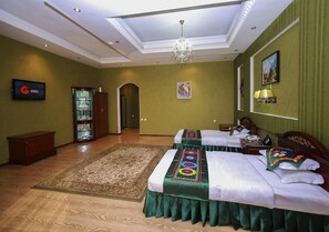 1 bedroom, premium bedding, down duvets, desk