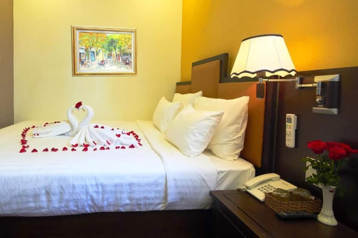 Premium bedding, free WiFi